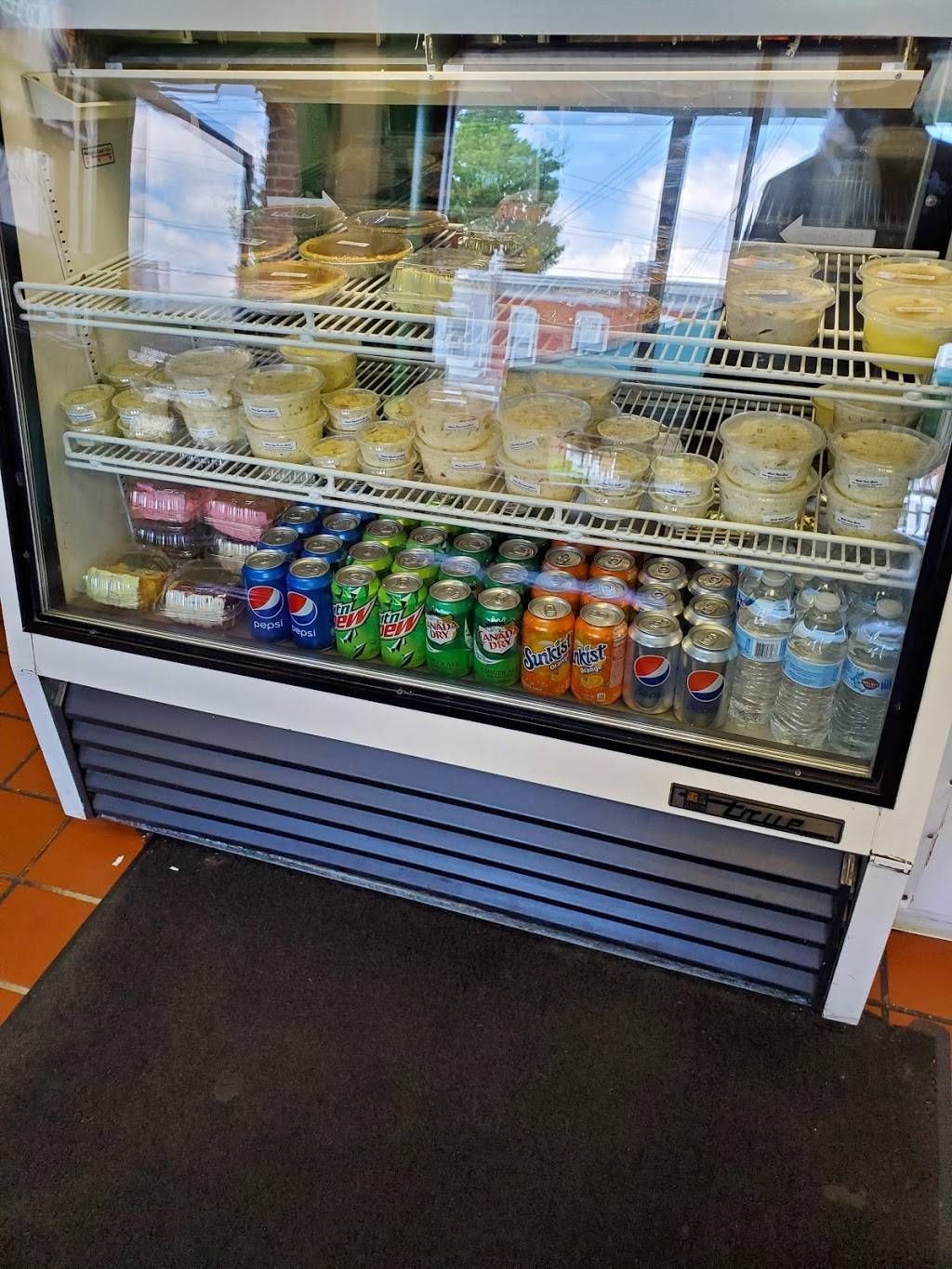 Walts Flavor Crisp Chicken Express | restaurant | 103 N Lincoln St, Wilmington, DE 19805, USA | 3024292587 OR +1 302-429-2587