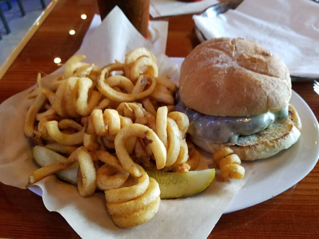 Hooters Dedham | restaurant | 850 Providence Hwy, Dedham, MA 02026, USA | 7813266600 OR +1 781-326-6600