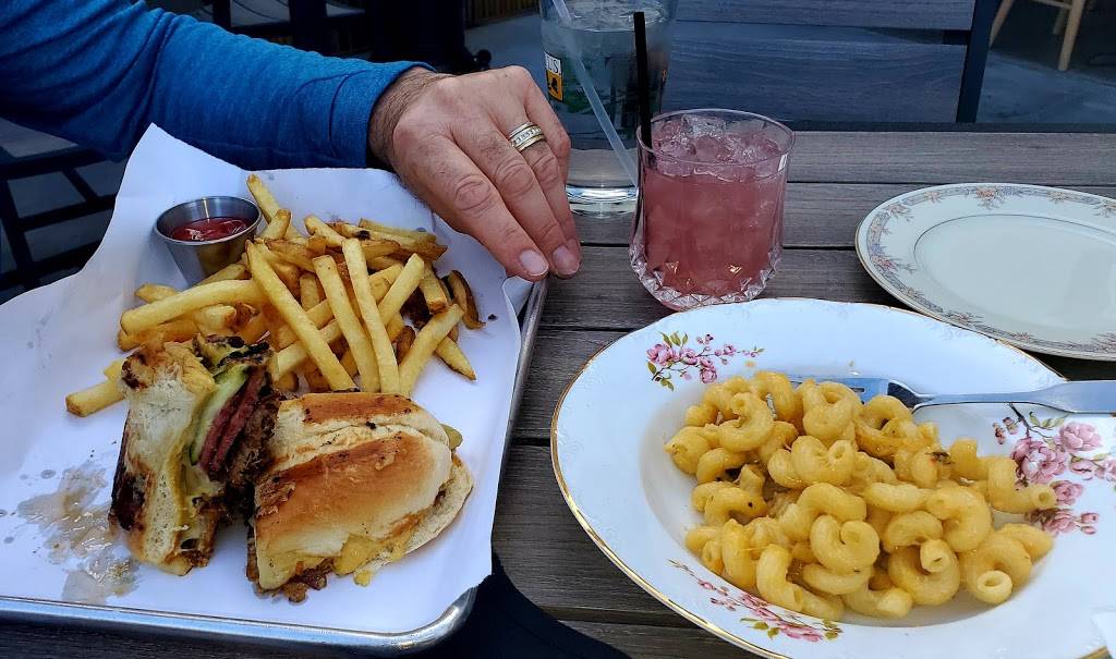 Tucked Away Craft Kitchen & Bar | restaurant | 3630 E Southern Ave b106, Mesa, AZ 85206, USA | 4805505577 OR +1 480-550-5577