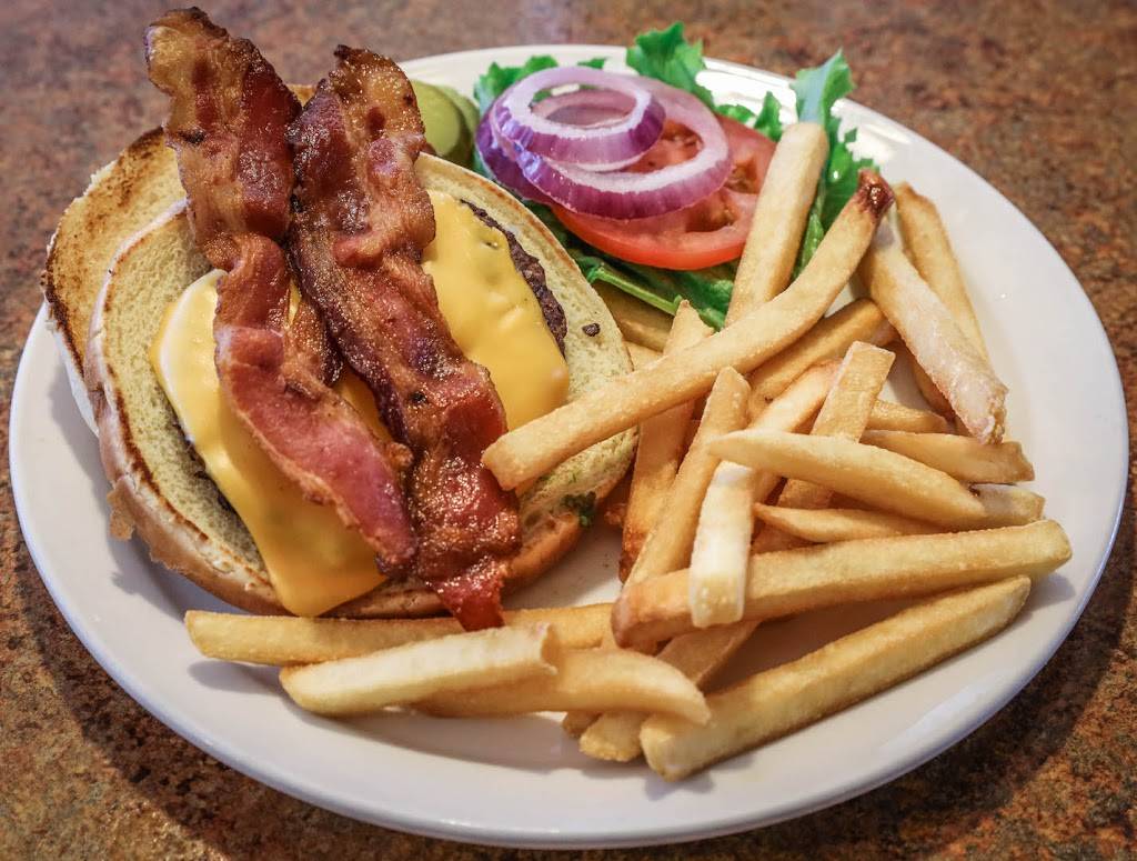 Cindys | restaurant | 800 N Yosemite Ave, Oakdale, CA 95361, USA | 2098477897 OR +1 209-847-7897