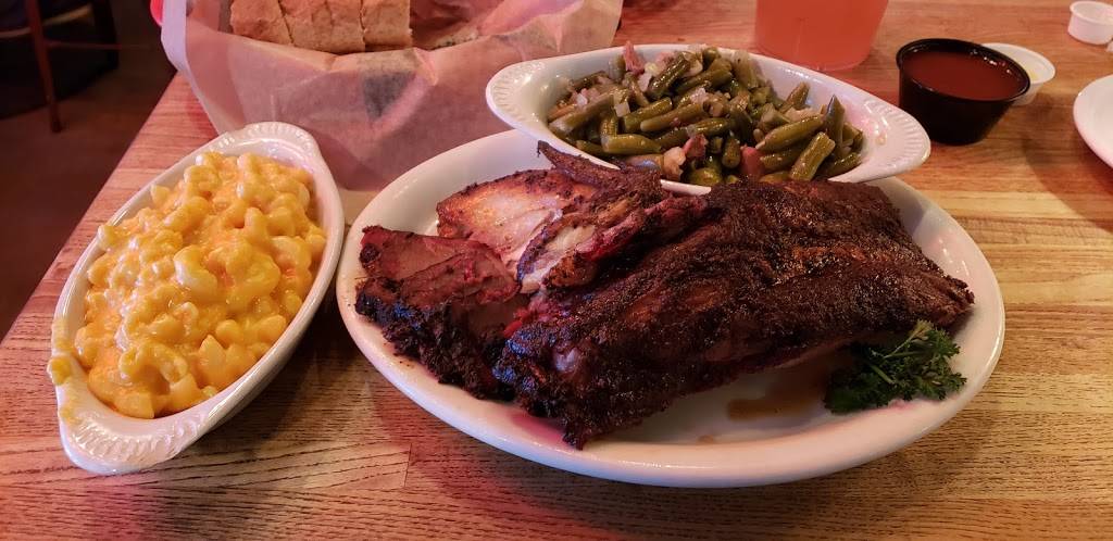 The County Line | restaurant | 10101 I-10, San Antonio, TX 78230, USA | 2106411998 OR +1 210-641-1998