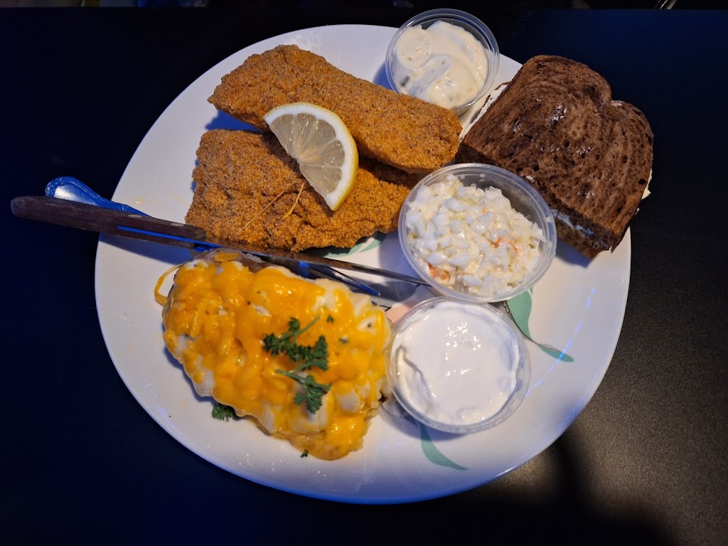 Gills on the River | restaurant | E6870 County Rd F, Weyauwega, WI 54983, USA | 9208672844 OR +1 920-867-2844