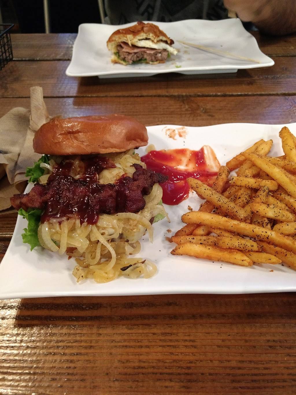 Annys Fine Burgers | restaurant | 9862 Mission Gorge Rd #D, Santee, CA 92071, USA | 6192588288 OR +1 619-258-8288