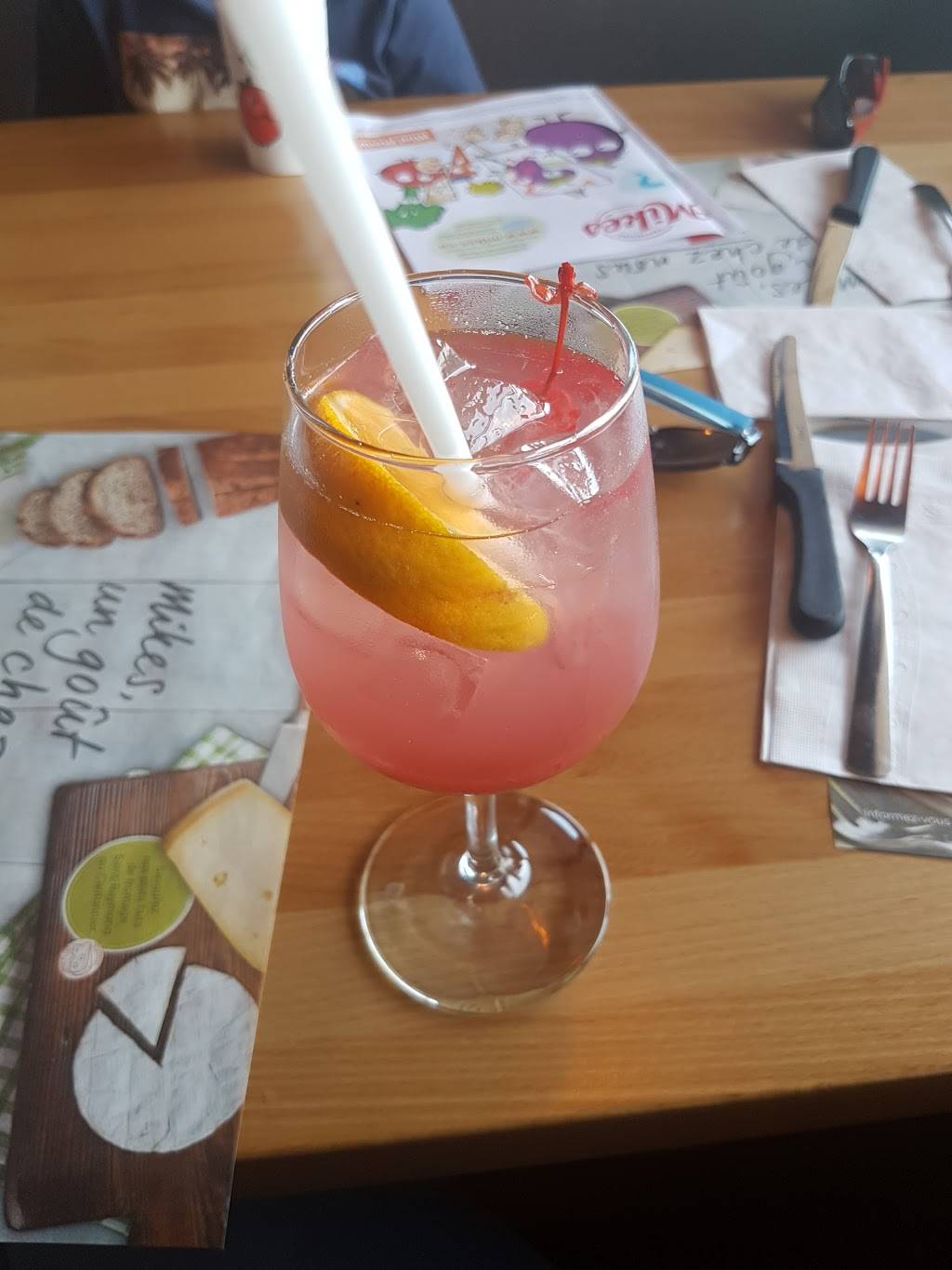 Mikes Terrebonne | restaurant | 1115 Boulevard des Seigneurs, Terrebonne, QC J6W 1V2, Canada | 4509613030 OR +1 450-961-3030