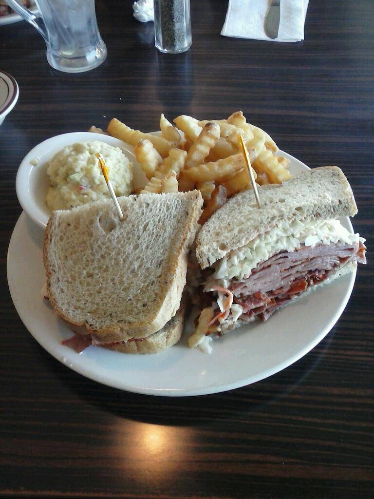 Joe Ks Deli | restaurant | 2601 S Soto St, Vernon, CA 90058, USA | 3232671400 OR +1 323-267-1400