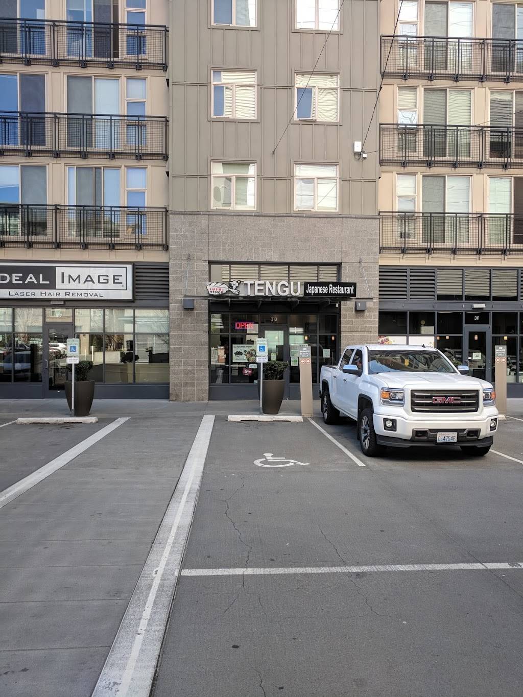 Tengu Sushi Japanese Restaurant | restaurant | 311 NE 103rd St, Seattle, WA 98125, USA | 2065259999 OR +1 206-525-9999