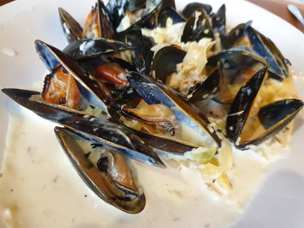 Zizis Kitchen | restaurant | 665 Earl Armstrong Rd, Gloucester, ON K1V 2G2, Canada | 6138221066 OR +1 613-822-1066