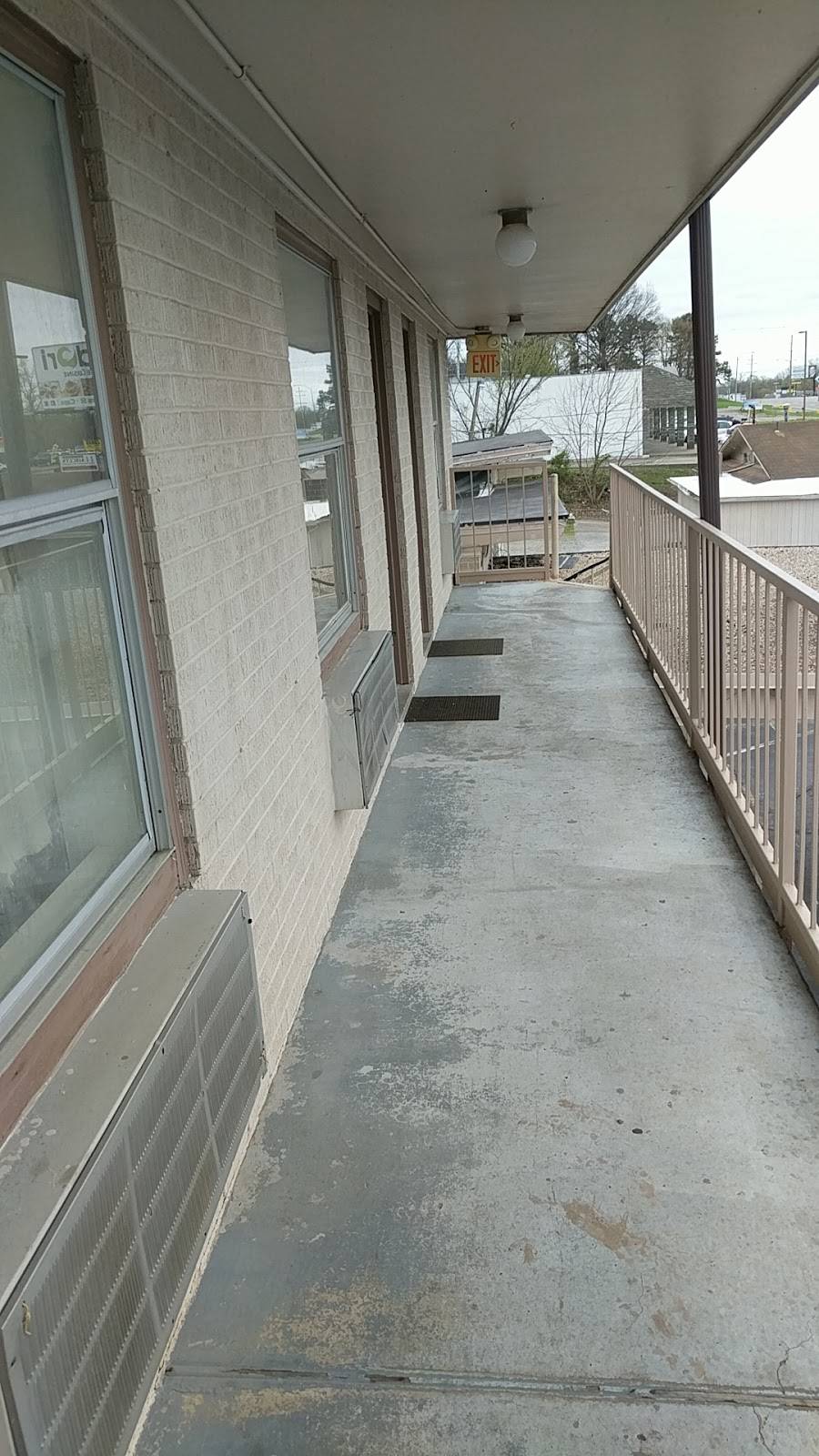 Budget Inn Motel & Restaurant | restaurant | 1448 N Kingshighway St, Cape Girardeau, MO 63701, USA | 5733342828 OR +1 573-334-2828