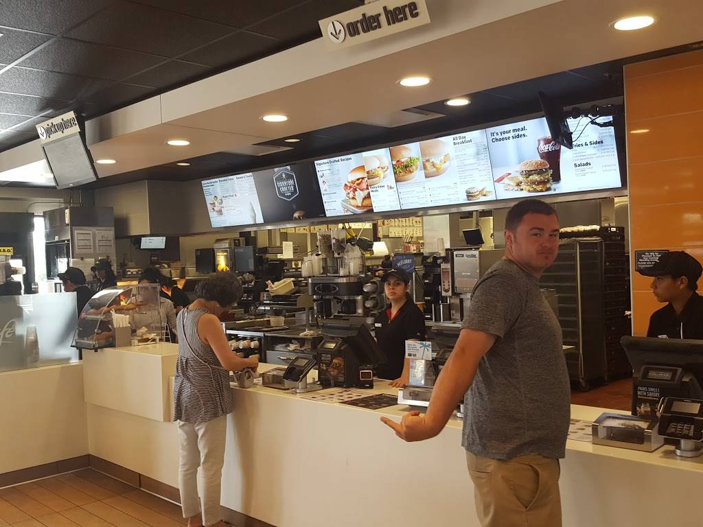 McDonalds | cafe | 6380 Grand Ave, Gurnee, IL 60031, USA | 8478550229 OR +1 847-855-0229