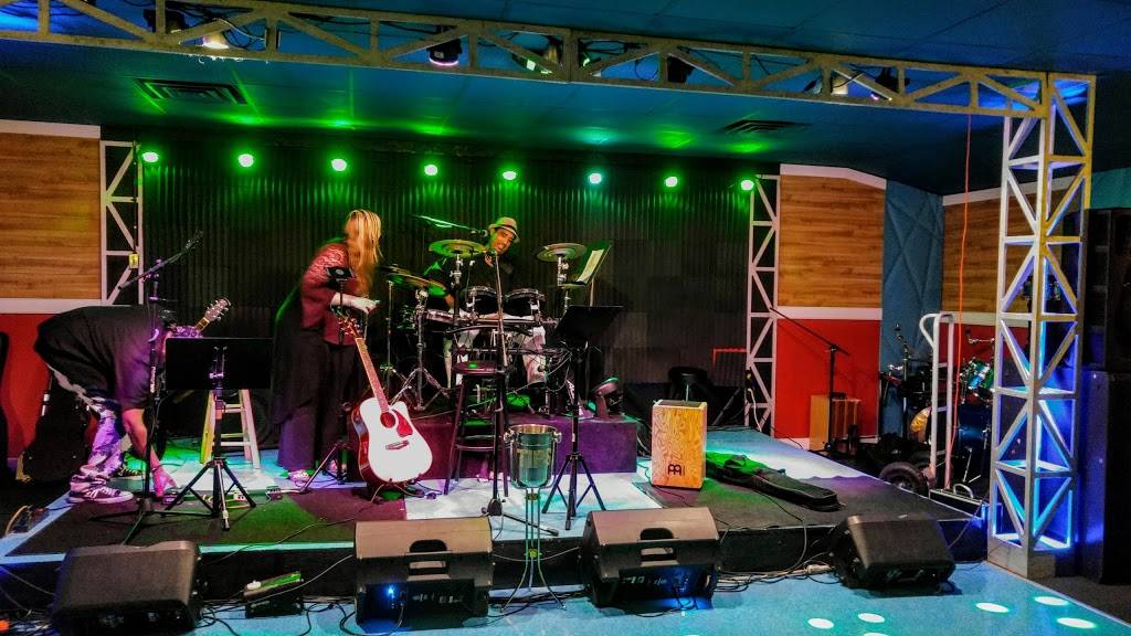 Hotshotz Bar & Grill | restaurant | 1208 S Lowry St, Smyrna, TN 37167, USA | 6292558296 OR +1 629-255-8296