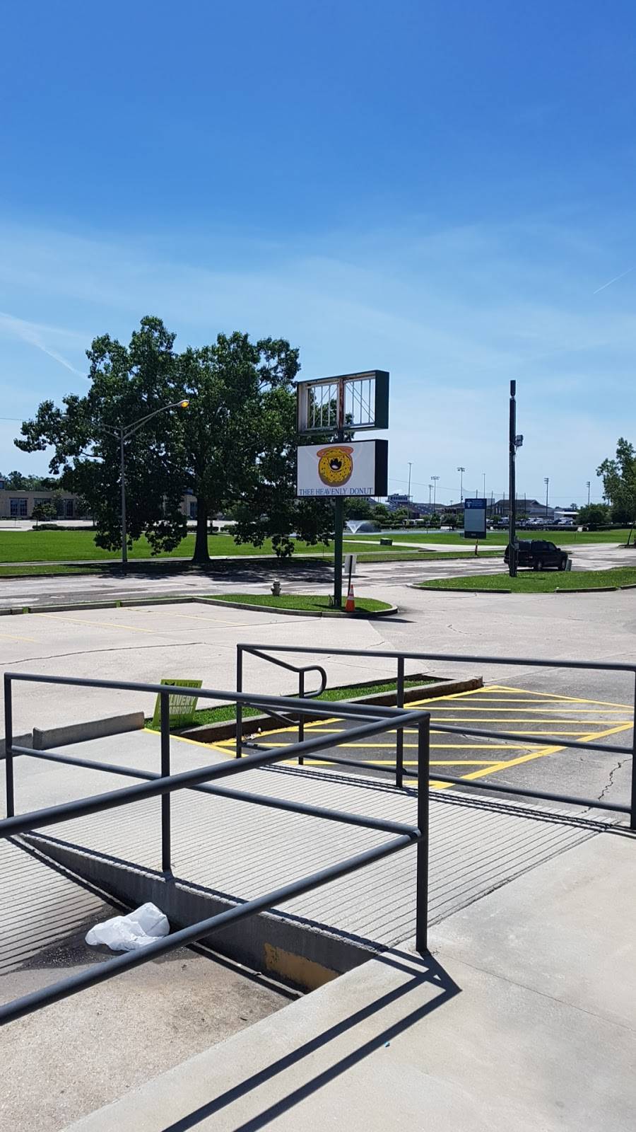 Thee Heavenly Donut | restaurant | 5830 S Sherwood Forest Blvd, Baton Rouge, LA 70816, USA | 2253680090 OR +1 225-368-0090