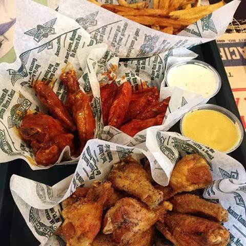 Wingstop | restaurant | 2634 N Clark St, Chicago, IL 60614, USA | 7739048172 OR +1 773-904-8172