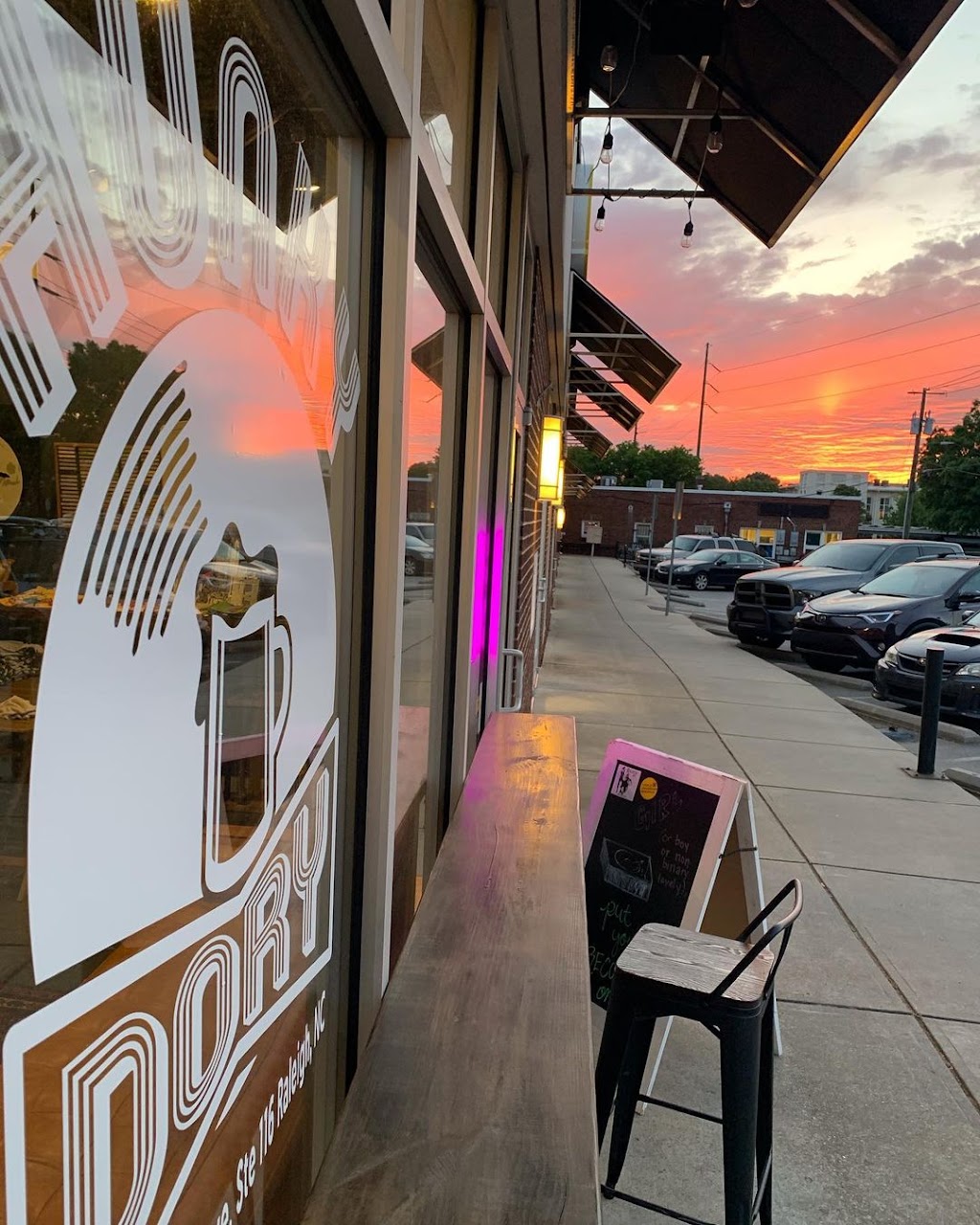 Hunky Dory | restaurant | 111 Seaboard Ave STE 116, Raleigh, NC 27604, USA | 9842000119 OR +1 984-200-0119
