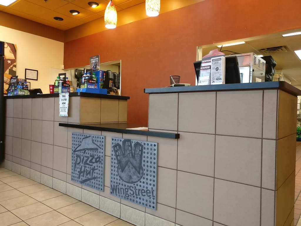 Pizza Hut | meal takeaway | 2135 Cliff Rd, Eagan, MN 55122, USA | 6512893672 OR +1 651-289-3672