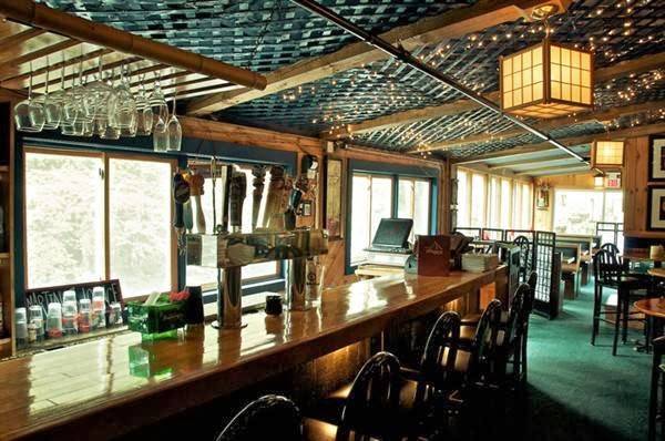 Matterhorn Restaurant | night club | 4969 Mountain Rd, Stowe, VT 05672, USA | 8022538198 OR +1 802-253-8198