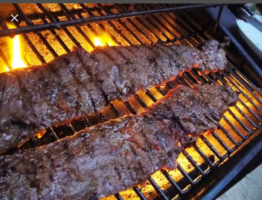 The Charcoal Grill | restaurant | 7249 NW 4th Blvd, Gainesville, FL 32607, USA | 3522258192 OR +1 352-225-8192