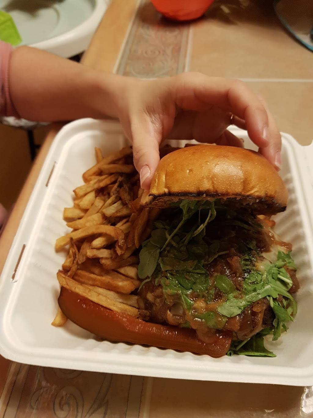 La Belle et La Boeuf - Burger Bar | restaurant | 255 Rue de Martigny O #6, Saint-Jérôme, QC J7Y 2G4, Canada | 4509905858 OR +1 450-990-5858