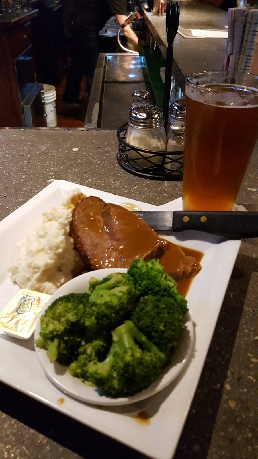 Alumni Sports Cafe | restaurant | 95 Washington St, Pembroke, MA 02359, USA | 7818299991 OR +1 781-829-9991