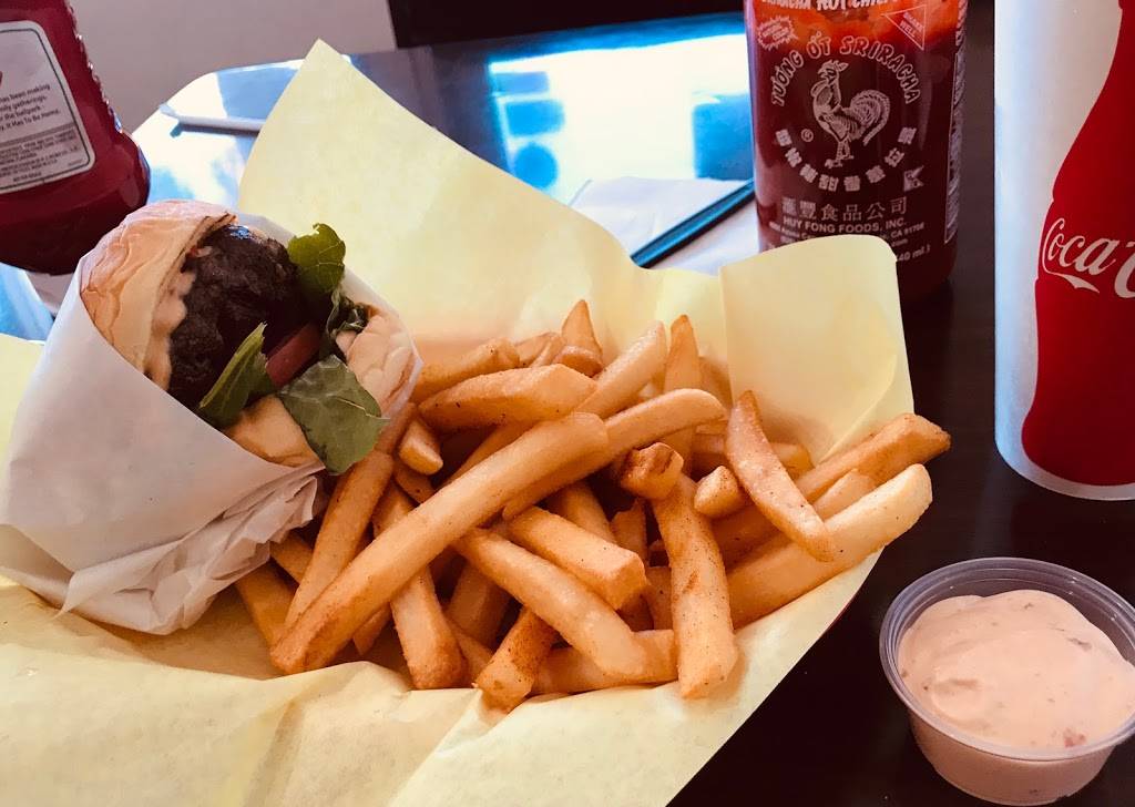 Tuts Grill | restaurant | 12114 Washington Blvd, Los Angeles, CA 90066, USA | 4242898605 OR +1 424-289-8605