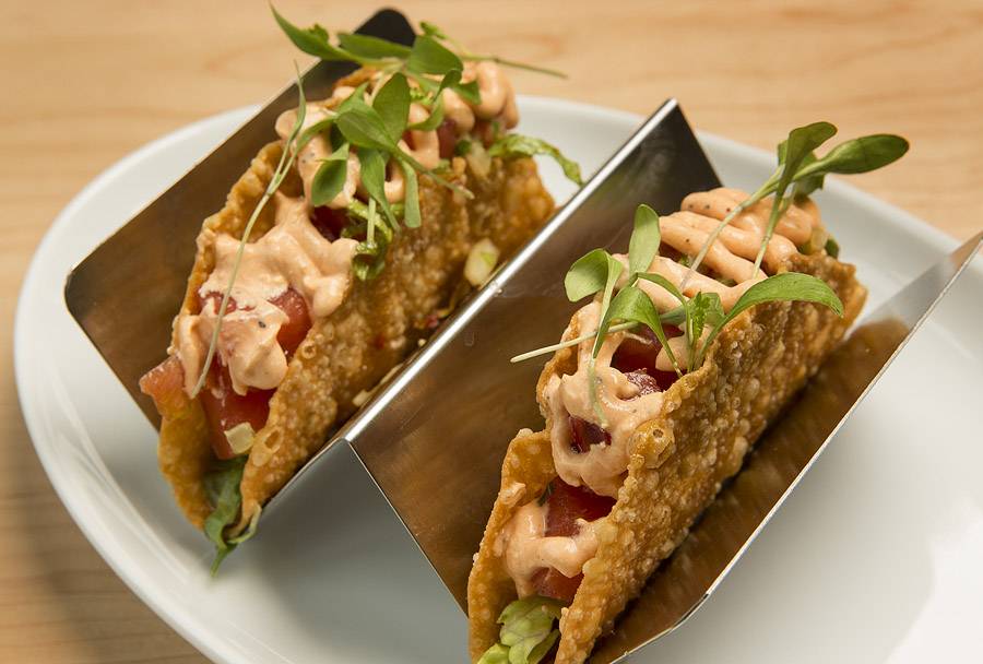 Two Lights Seafood and Oyster | restaurant | 227 W North Ave, Chicago, IL 60610, USA | 3129293091 OR +1 312-929-3091