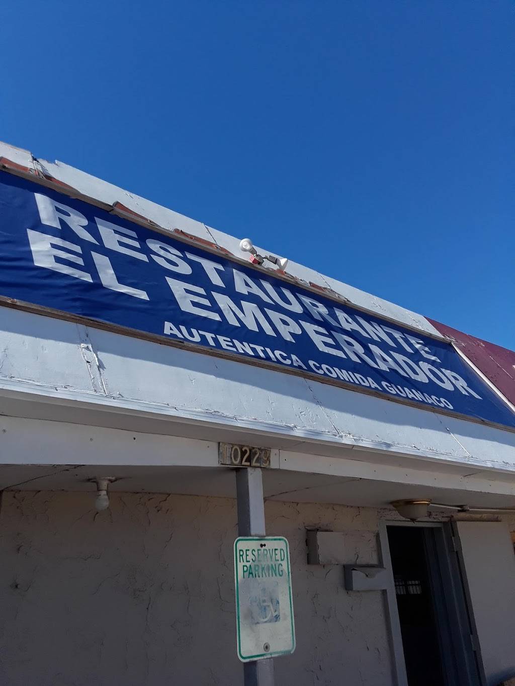 Pupuseria Y Bar El Emperador | restaurant | 10229 Harry Hines Blvd, Dallas, TX 75220, USA | 2148597942 OR +1 214-859-7942