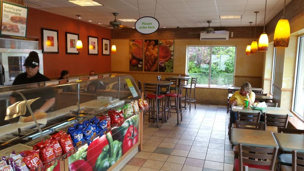 Subway | restaurant | 1805 Vestal Pkwy E, Vestal, NY 13850, USA | 6074840286 OR +1 607-484-0286