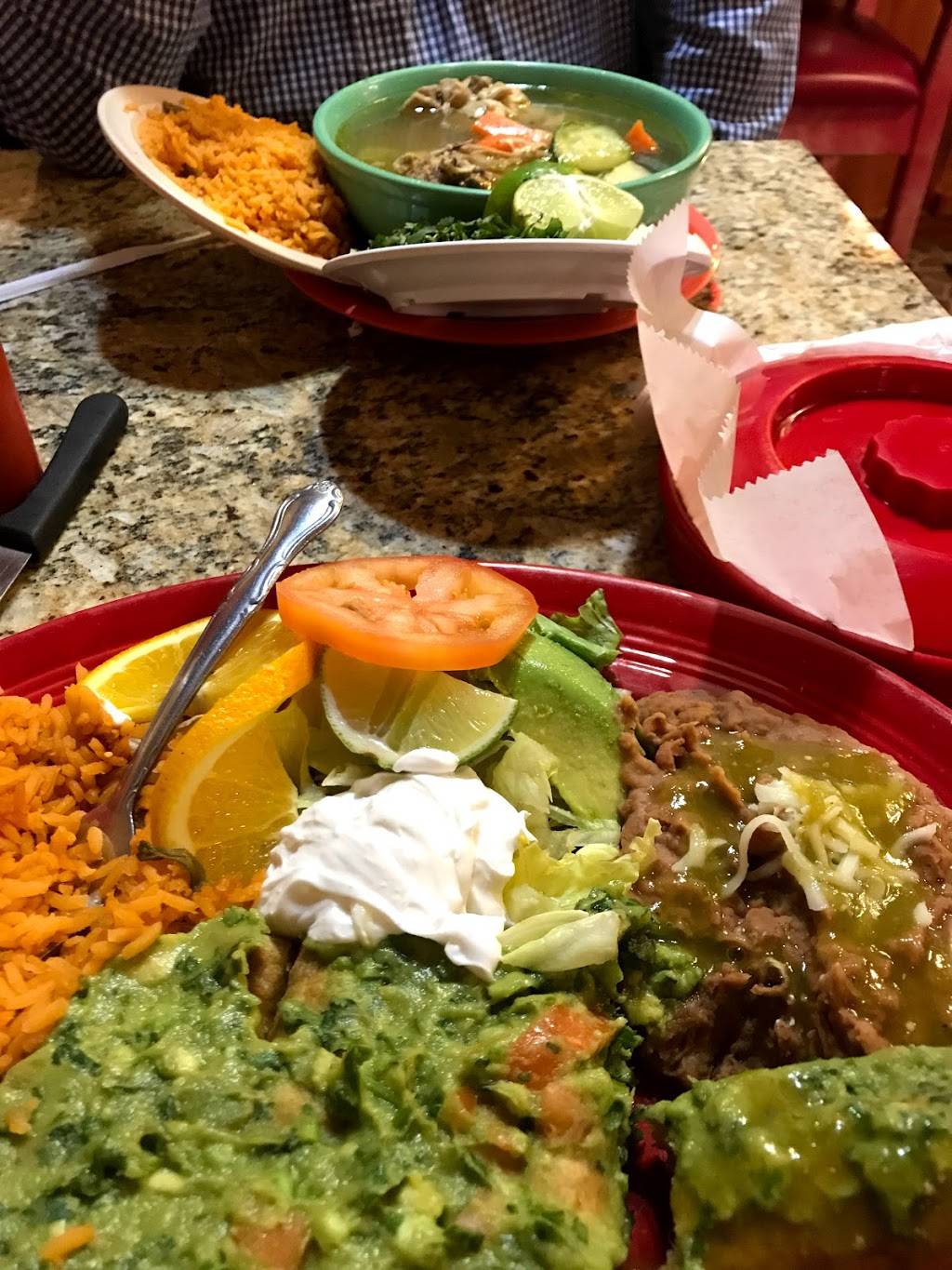 El Azteca | restaurant | 5011 W Fullerton Ave, Chicago, IL 60639, USA | 7732375638 OR +1 773-237-5638