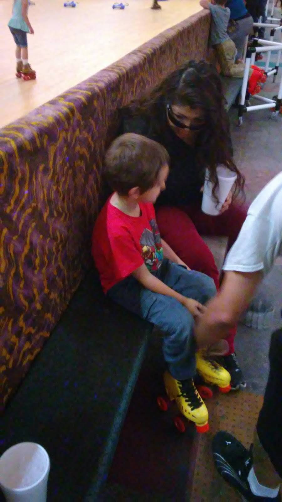 Rollerama | meal takeaway | 1004 34th St, Bakersfield, CA 93301, USA | 6613277589 OR +1 661-327-7589