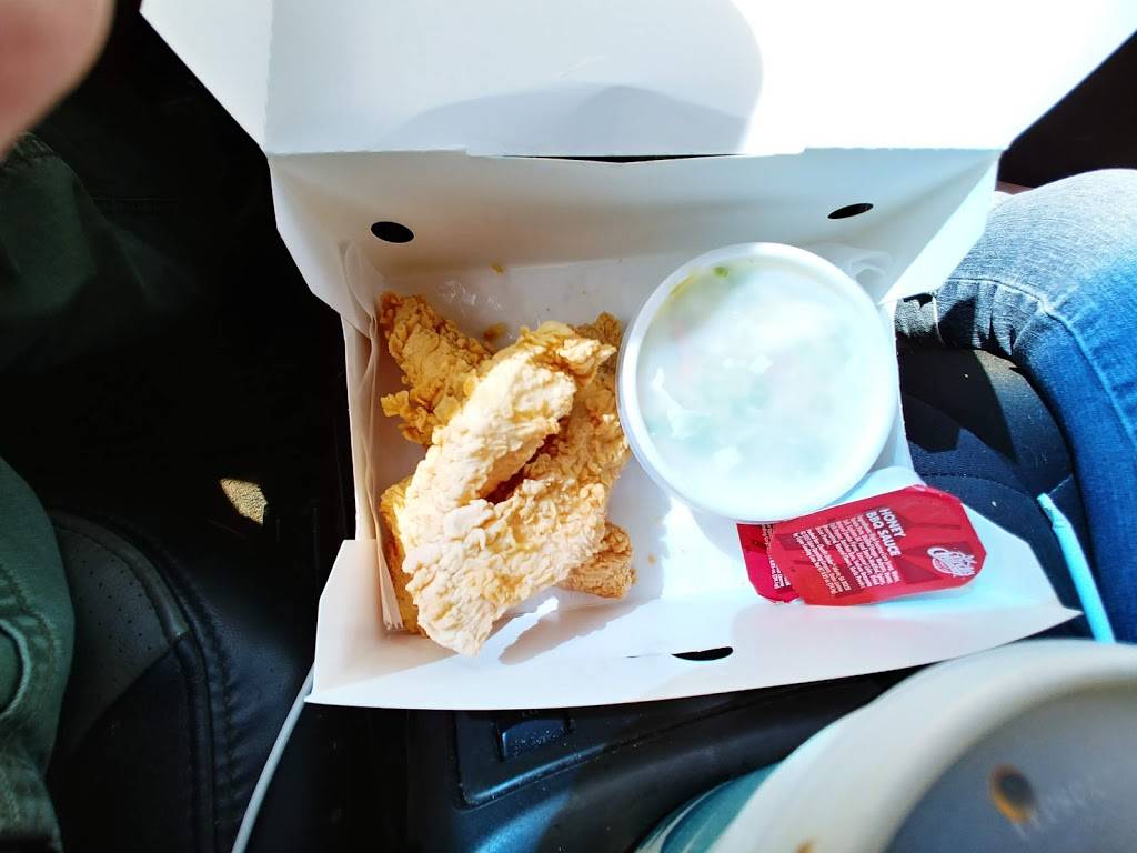 Churchs Chicken | restaurant | 3525 N Grand Blvd, St. Louis, MO 63107, USA | 3146527172 OR +1 314-652-7172