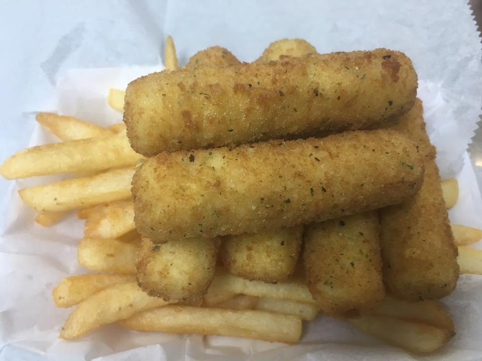 Sharks Fish & Chicken | restaurant | 2411 W 119th St, Blue Island, IL 60406, USA | 7083712700 OR +1 708-371-2700