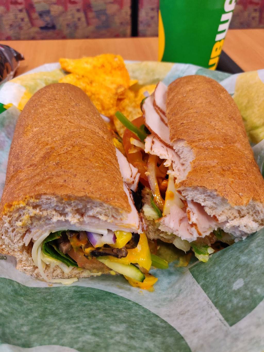 Subway Restaurants | restaurant | 10921 Atlantic Ave, Lynwood, CA 90262, USA | 3106080688 OR +1 310-608-0688