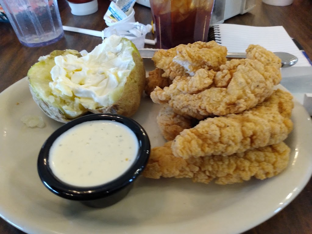 Ellis Golf Club | restaurant | 1301 Spruce St, Ellis, KS 67637, USA | 7857264711 OR +1 785-726-4711