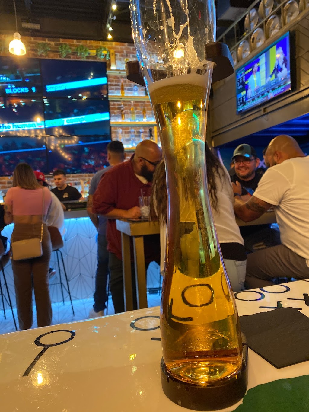 Showtyme Sports Grill | restaurant | 2106 N Zaragoza Rd, El Paso, TX 79938, USA | 9152571079 OR +1 915-257-1079