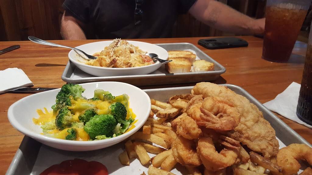 Barracuda Bobs | restaurant | 19 E River St, Savannah, GA 31401, USA | 9127774381 OR +1 912-777-4381