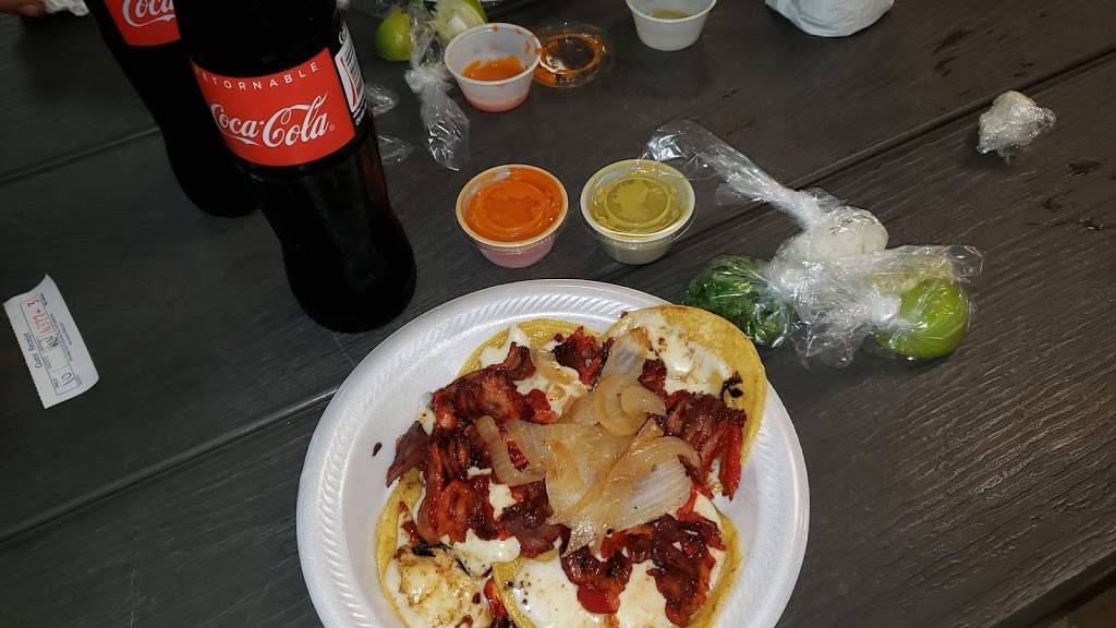 El Perron Hot Dogs | restaurant | 5020 East Sam Houston Pkwy N, Houston, TX 77015, USA | 8322039512 OR +1 832-203-9512