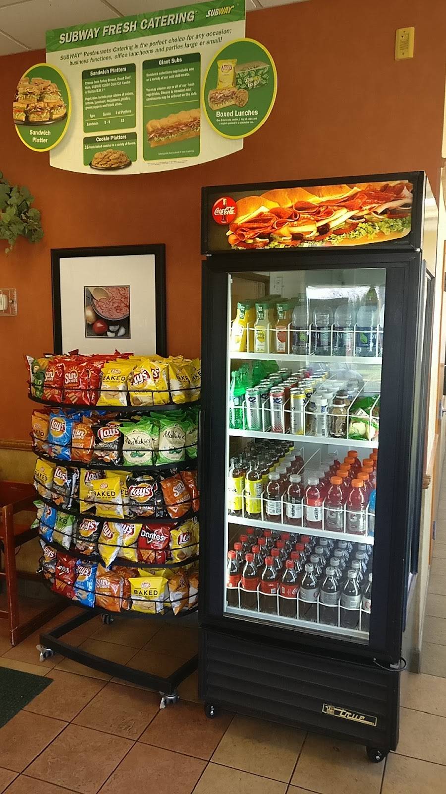 Subway | restaurant | 233 NJ-33, Hamilton Township, NJ 08619, USA | 6095869700 OR +1 609-586-9700