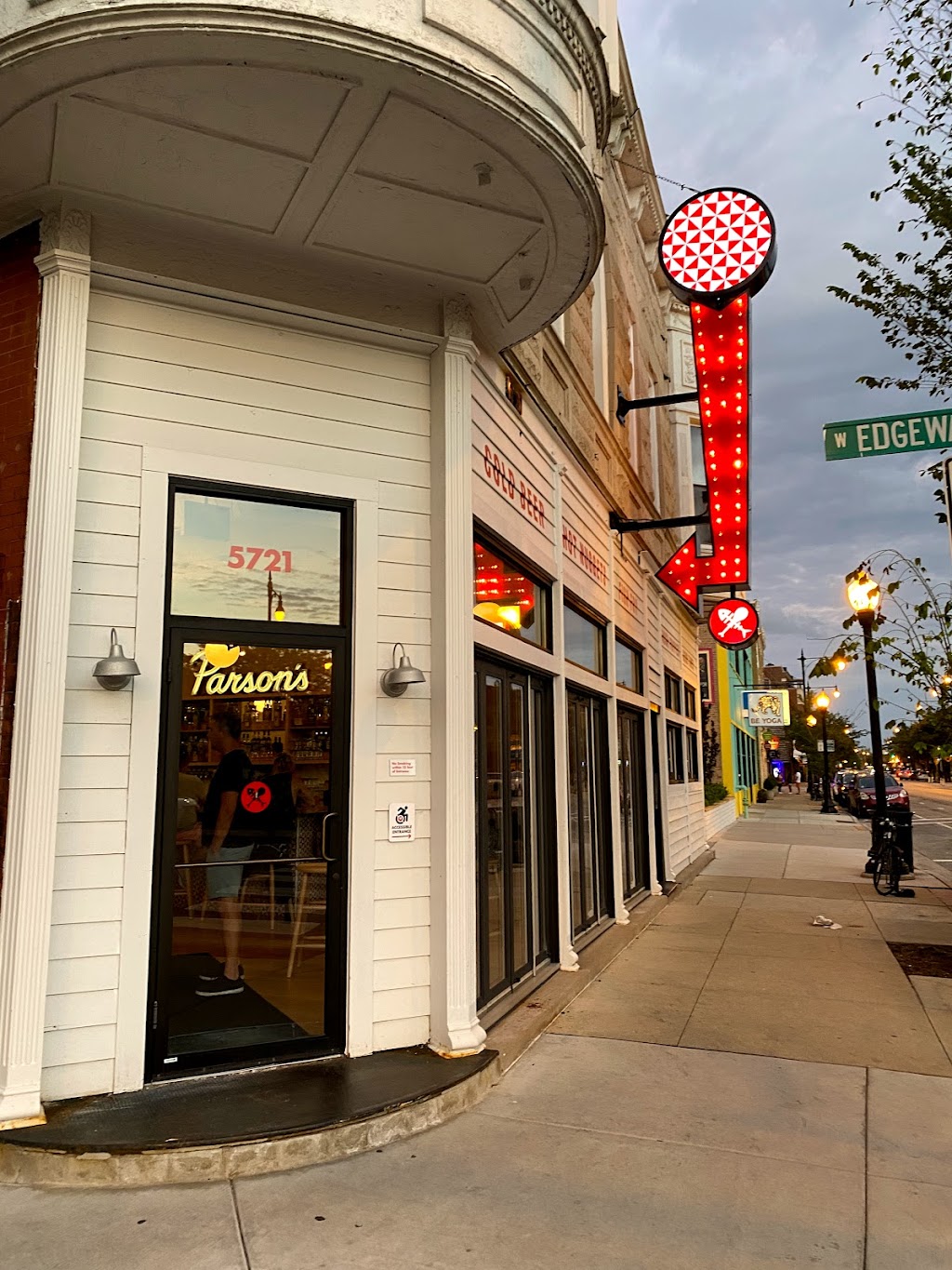 Parsons Chicken & Fish | restaurant | 5721 N Clark St, Chicago, IL 60660, USA | 7736541141 OR +1 773-654-1141