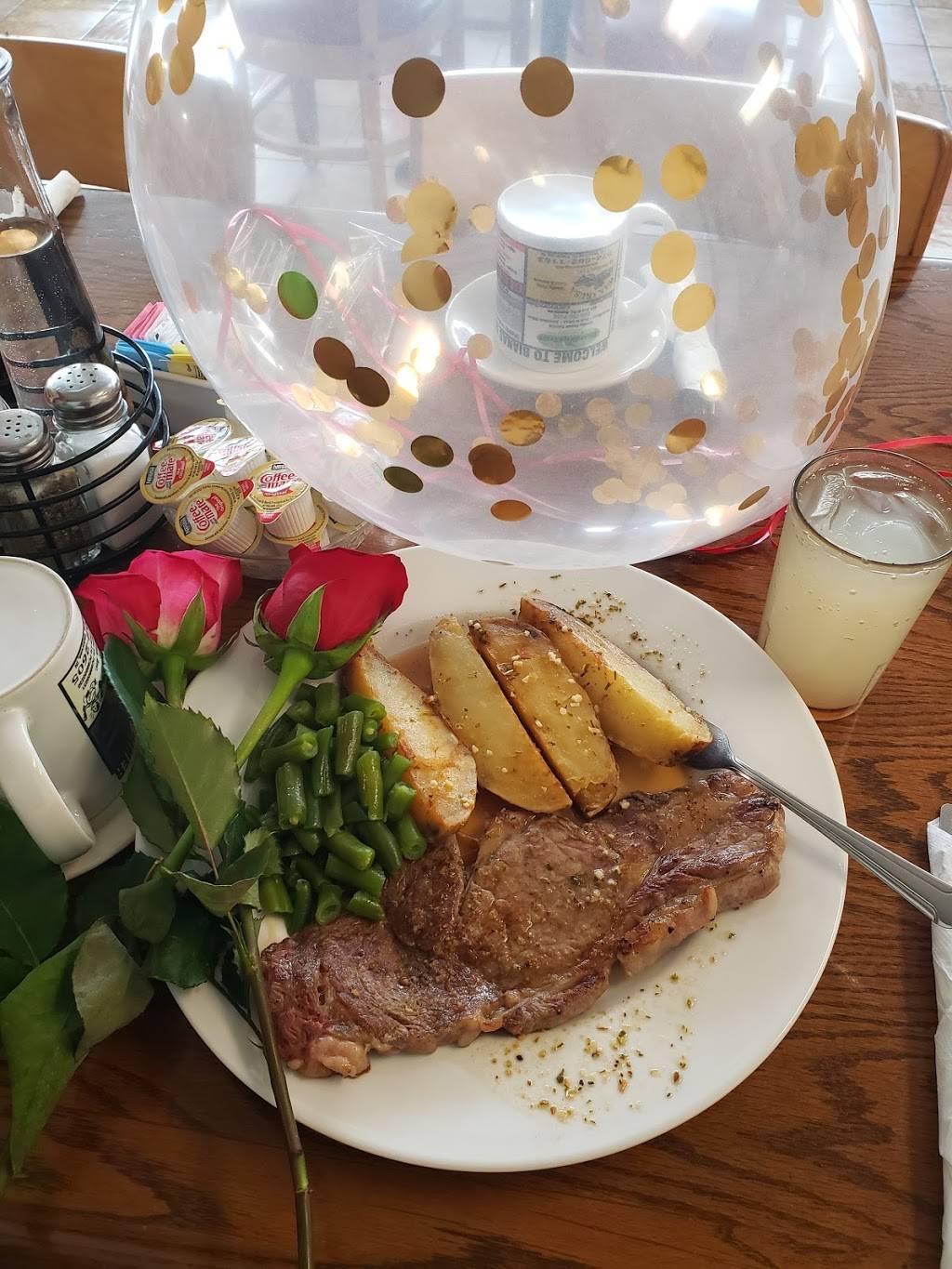 Bianas Diner | restaurant | 902 E Waterford St, Wakarusa, IN 46573, USA | 5748620011 OR +1 574-862-0011