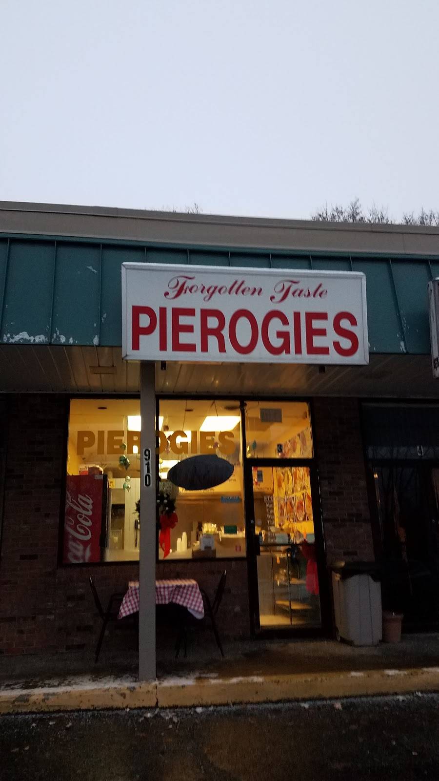 Forgotten Taste Pierogies | restaurant | 910 Beaver Grade Rd, Coraopolis, PA 15108, USA | 4122699800 OR +1 412-269-9800