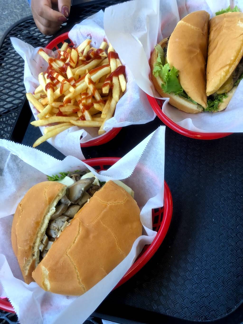 Bee Bop Burgers | restaurant | 111 Broadway St #1, Seaside, OR 97138, USA | 5037383271 OR +1 503-738-3271