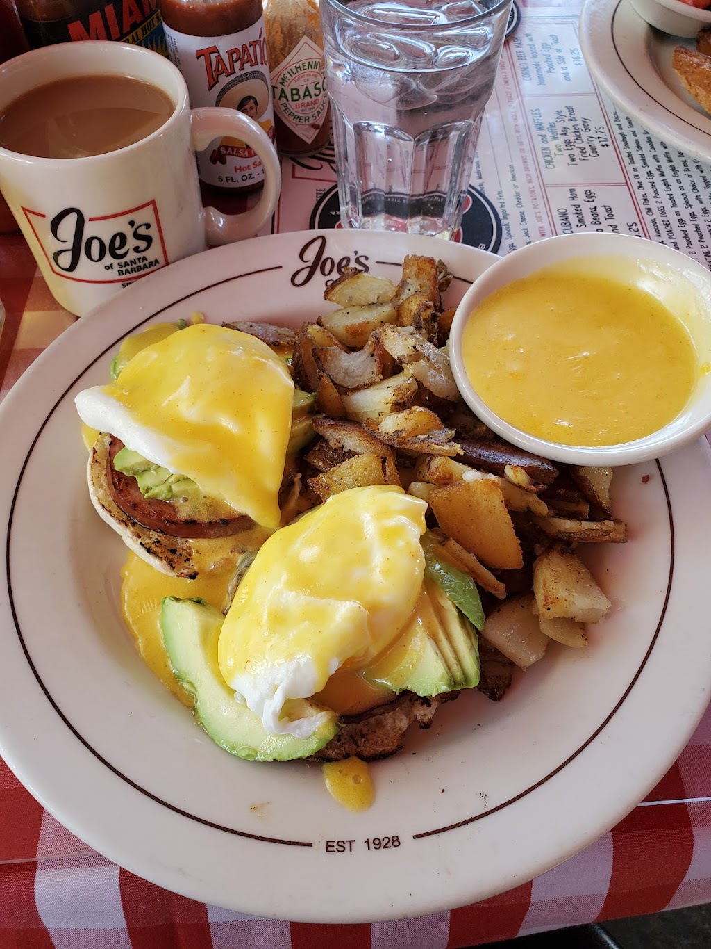 Joes Cafe | restaurant | 536 State St, Santa Barbara, CA 93101, USA | 8059664638 OR +1 805-966-4638
