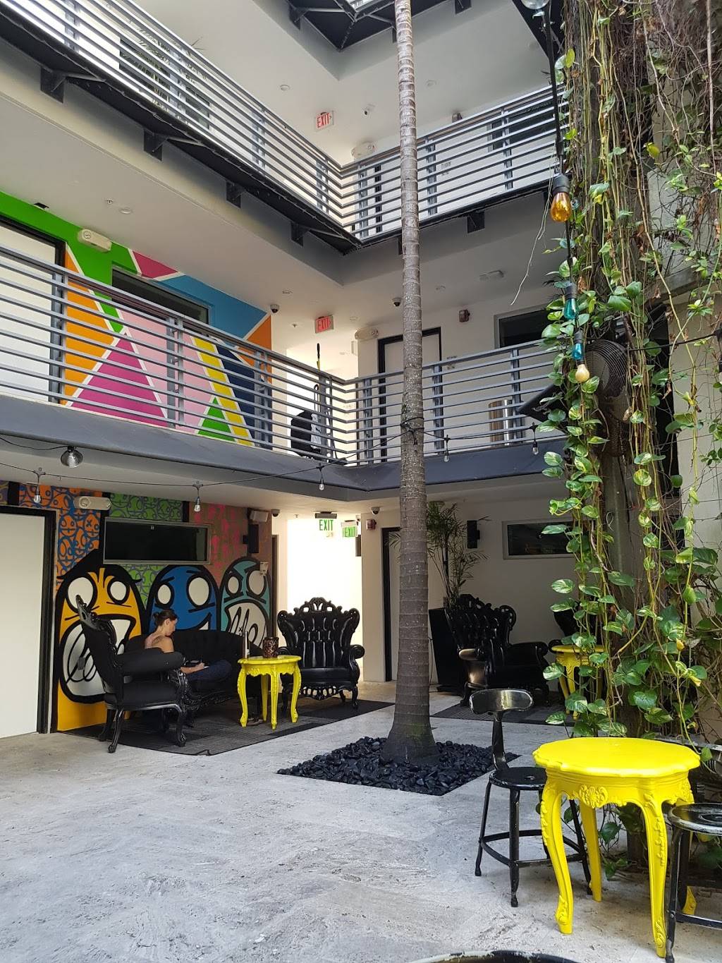 Más Cuba Cafe | night club | 318 20th St, Miami Beach, FL 33139, USA | 3055342270 OR +1 305-534-2270