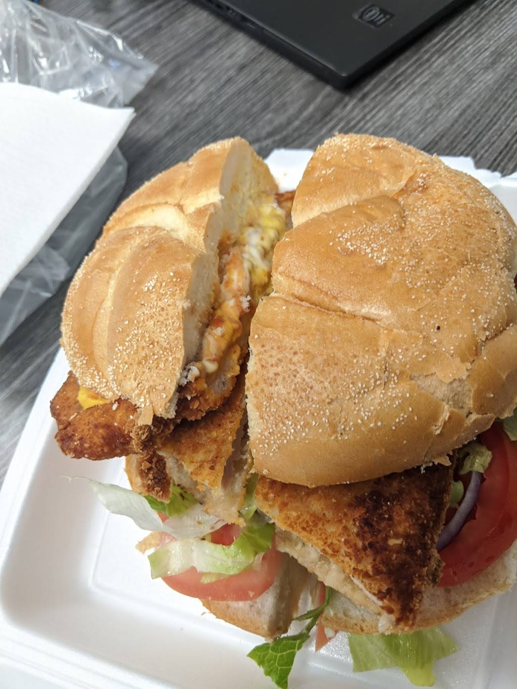 Moms Bistro | restaurant | 146 Citation Dr, Concord, ON L4K 2S8, Canada | 9056600177 OR +1 905-660-0177