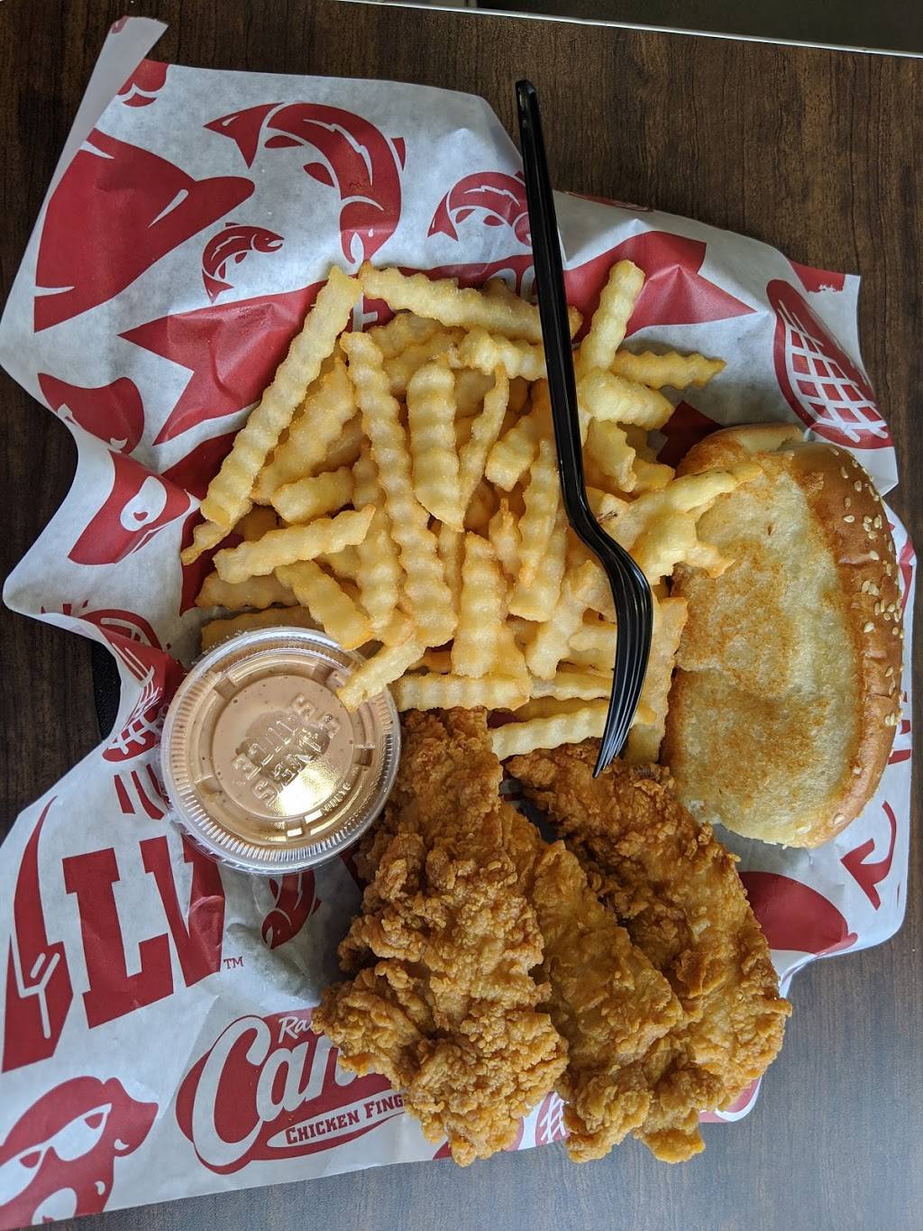 Raising Canes Chicken Fingers | meal takeaway | 1655 Cumberland Ave, Knoxville, TN 37916, USA | 8659748585 OR +1 865-974-8585