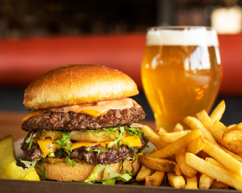 Alter Brewing + Kitchen | restaurant | 1170 W 22nd St, Oak Brook, IL 60523, USA | 6308198411 OR +1 630-819-8411