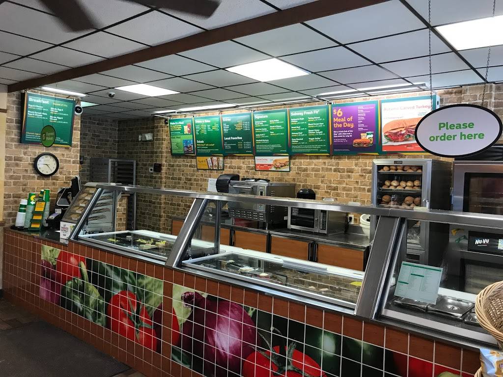 Subway | restaurant | 9730 Red Arrow Hwy, Bridgman, MI 49106, USA | 2694655511 OR +1 269-465-5511