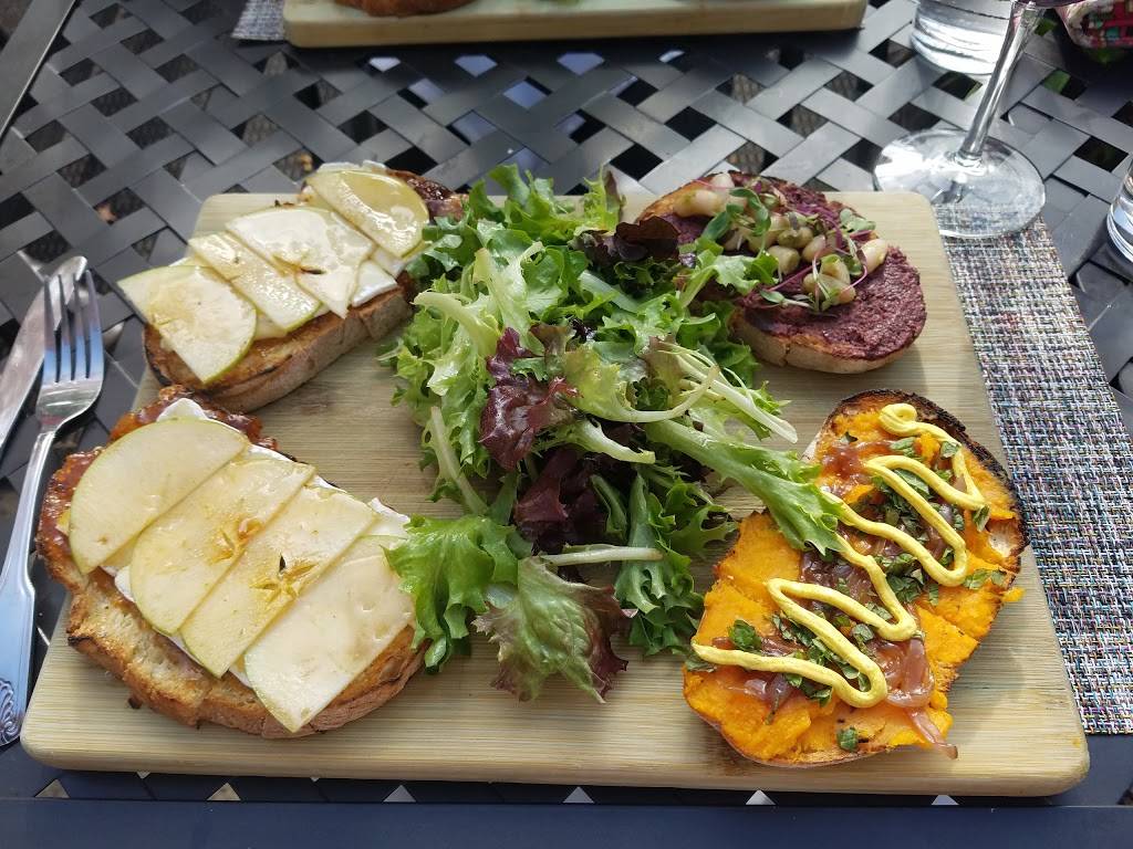 Gigis On Fairmount | restaurant | 3477 Fairmount Blvd, Cleveland Heights, OH 44118, USA | 2162917237 OR +1 216-291-7237