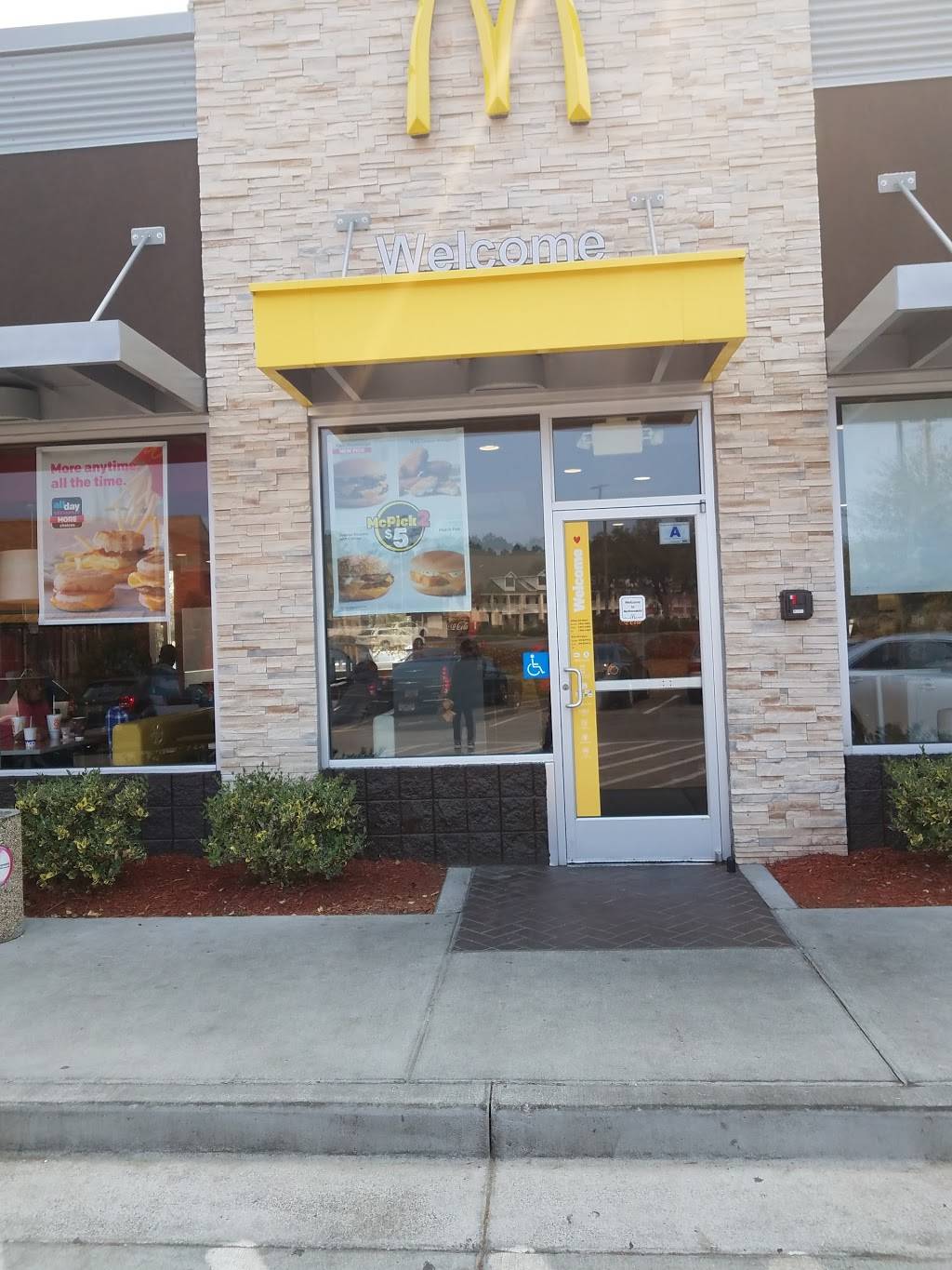 McDonalds | cafe | 375 US-52, Moncks Corner, SC 29461, USA | 8437618763 OR +1 843-761-8763
