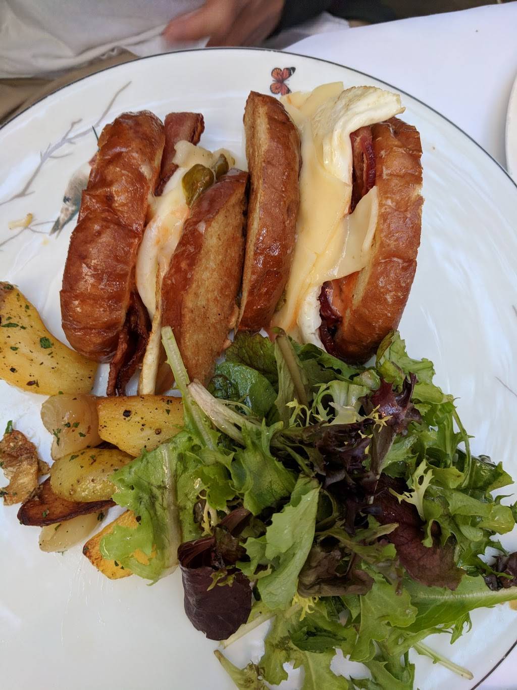 Wolfgang Puck at Hotel Bel-Air | restaurant | 701 Stone Canyon Rd, Los Angeles, CA 90077, USA | 3109091644 OR +1 310-909-1644