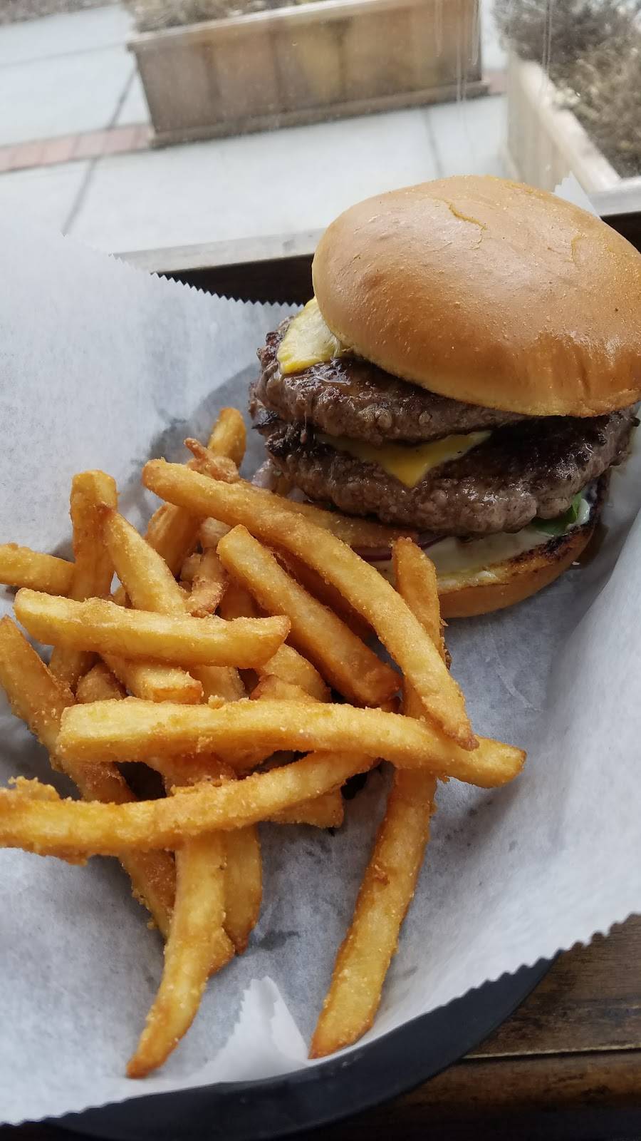 a Chateau | restaurant | 1917 18th St NW, Washington, DC 20009, USA | 2027485154 OR +1 202-748-5154